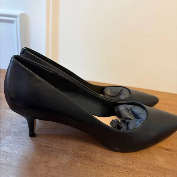 ALDO Black Pointed Toe Heels - Picture 2 of 5